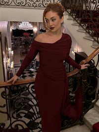 Verão 2026 Novo vestido feminino feminino transfronteiriço elegante de cor sólida com decote diagonal, envolvimento nas ancas, fita para emagrecer para mulheres