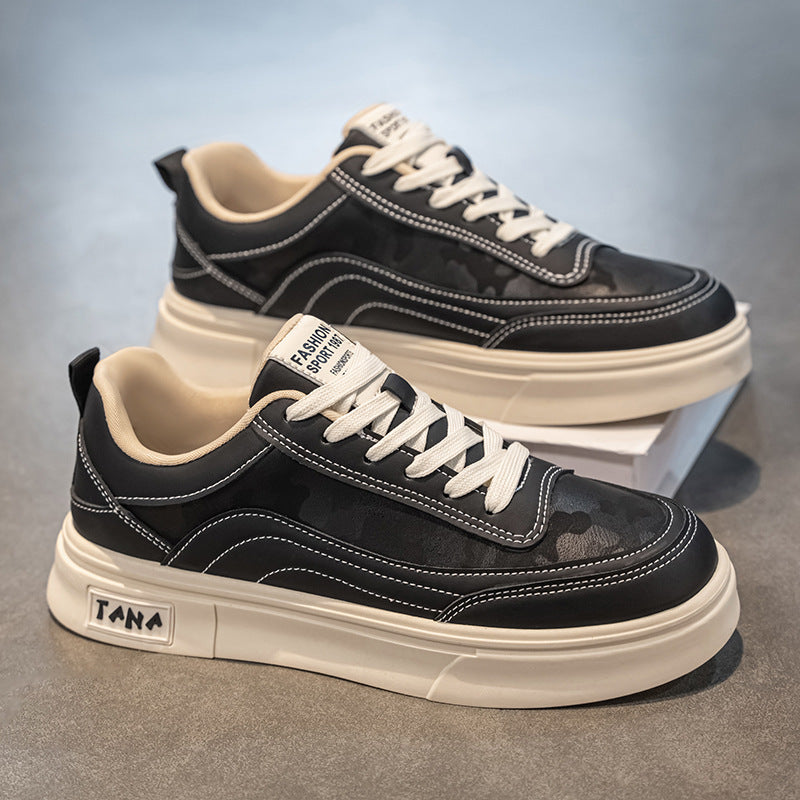 Sapatos casuais casuais de outono na moda masculinos em estilo coreano em pele quente, sapatos desportivos desportivos versáteis que aumentam a altura, pequenos sapatos brancos da moda para adolescentes