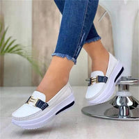 Plataforma de tamanhos grandes de Foreign Trade, sapatos femininos 2025 novos sapatos casuais casuais, fivela metálica feminina, sapatos slip-on com um kick, mocassins