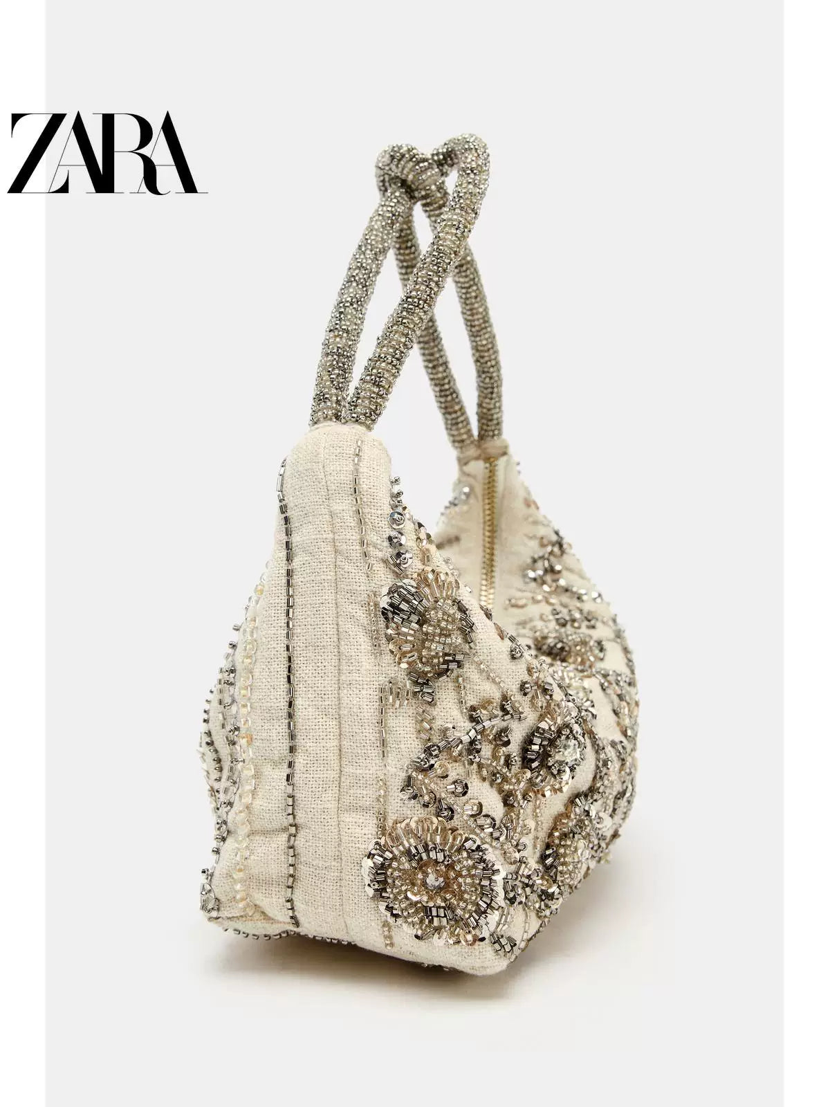 Bolsa feminina ZARA, lançamento da coleção verão 2026, com corpo adornado com miçangas e fecho de zíper, código 6413710 202.