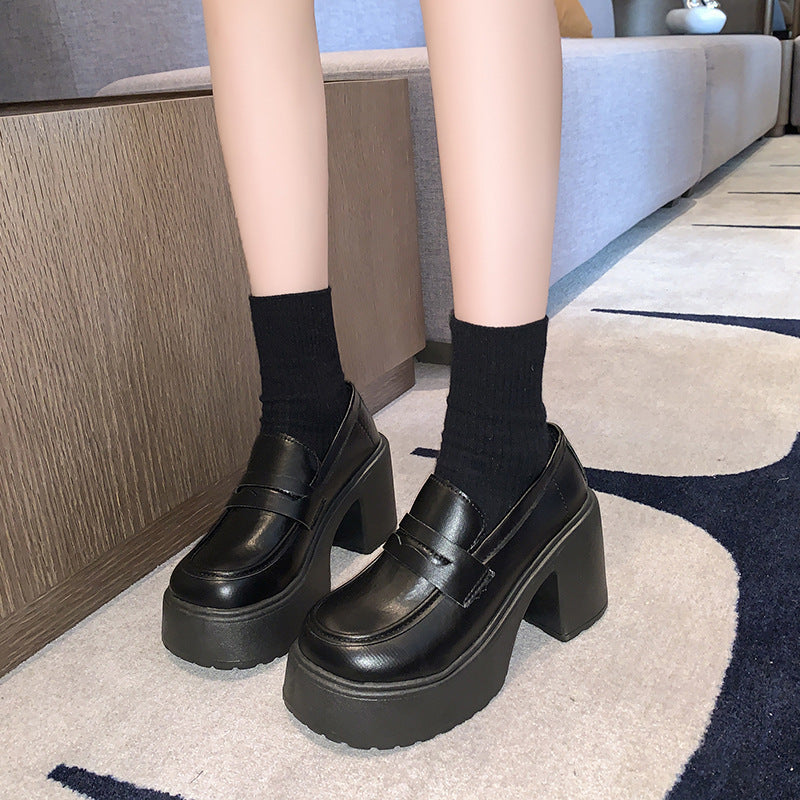 Sapatos franceses pequenos de couro para mulheres, saltos extra altos, novas sapatilhas vintage JK primavera/outono 2025, mocassins plataforma com plataforma, estilo moderno