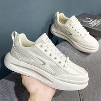 Sapatos masculinos de verão, novos sapatos de malha respiráveis, sapatos brancos versáteis e modernos, ténis desportivos casuais de sola grossa, sapatos modernos