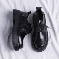 Sapatos de couro de outono masculinos, novos sapatos casuais pretos em couro, sola macia ao estilo britânico, roupa interior de negócios, sapatos de noivo para aumentar a altura