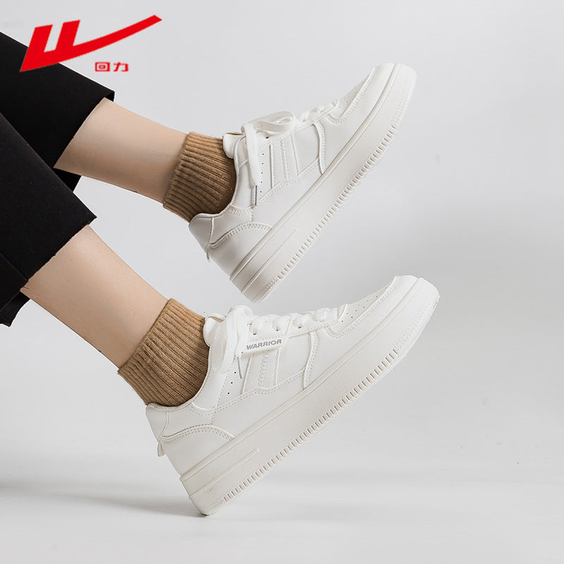 Warrior de cor sólida ténis brancos simples de sola grossa, sapatos de estudante na moda e na moda e versáteis, sapatos desportivos casuais para mulheres