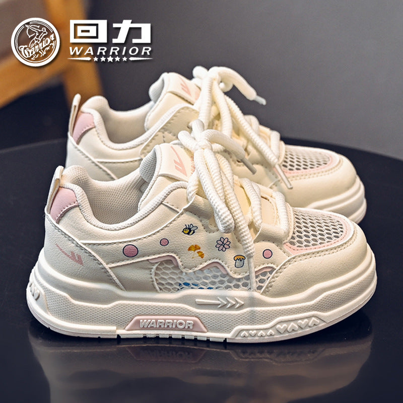 Os novos sapatos infantis elegantes, versáteis e confortáveis da Warrior, sapatos de malha simples fofos, energéticos e respiráveis, sapatos casuais com atacadores de alto valor