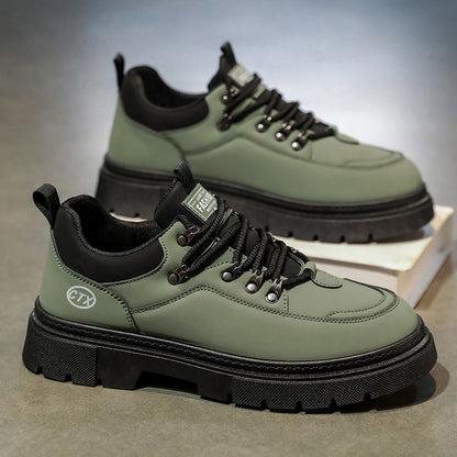 Homens Outono 2025 Novos Sapatos Desportivos Pretos Casuais em Pele, Roupa de Trabalho Antiderrapante com Sola Grossa Martin Sapatos da Moda