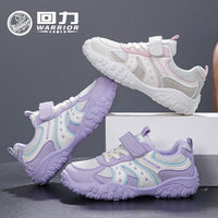 Os novos sapatos infantis versáteis da Warrior com blocos de cor, sapatos casuais coreanos estilosos e fofos, sapatos académicos de alto valor