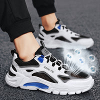 Sapatos de Homem 2024 Novos Sapatos de Rede de Rede Ocos de Verão Respiráveis Sapatilhas Desportivas Casuais Veráteis para Homens