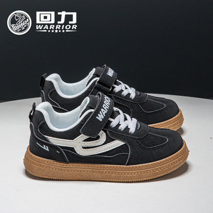 Os novos sapatos de rapazes e raparigas com blocos de cor e alta estética, design estiloso, ténis desportivos de moda versáteis, ténis confortáveis ao estilo coreano