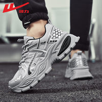 Os novos sapatos desportivos versáteis de cabeleiro baixo e de tampo baixo, sapatos masculinos modernos com blocos de cor, sapatos casuais coreanos de alto valor