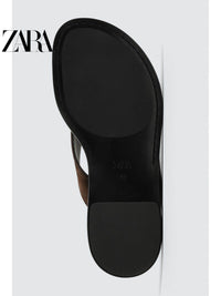 ZARA Coleção Primavera/Verão 2026 - Novos Sapatos Masculinos: Chinelos Rasteiros de Couro com Tiras e Blocos de Cores 2753720 721