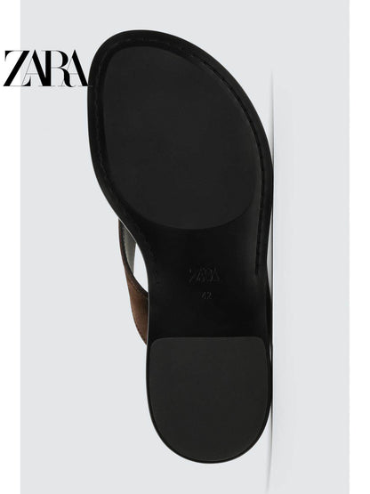 ZARA Coleção Primavera/Verão 2026 - Novos Sapatos Masculinos: Chinelos Rasteiros de Couro com Tiras e Blocos de Cores 2753720 721