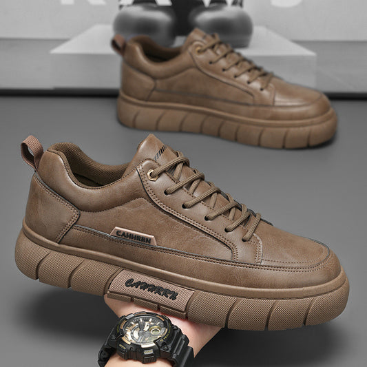 Novos sapatos antiderrapantes impermeáveis e respiráveis para os homens, sapatos pretos de couro modernos e versáteis, sapatos desportivos casuais para prancha