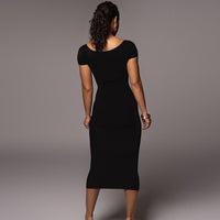 Vestido feminino quente de verão 2026, estilo europeu e americano, de verão 2026, para corte longo e ajustado com costelas e ombros descobertos para exportação grossista