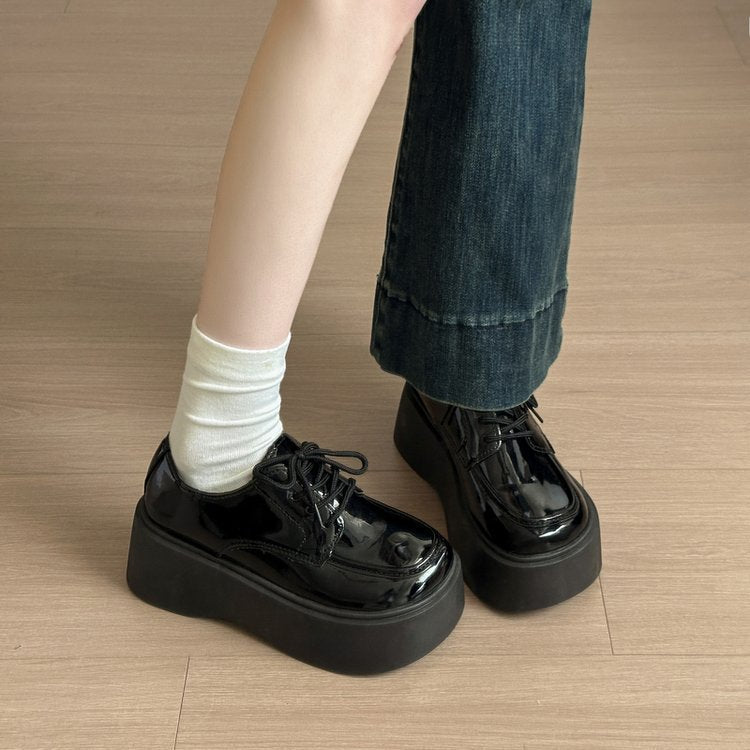 Sapatos simples de mulher com sola grossa, novos sapatos de couro com ponta redonda e ponta redonda de 2025 para primavera/outono, mocassins de estudante ao estilo britânico