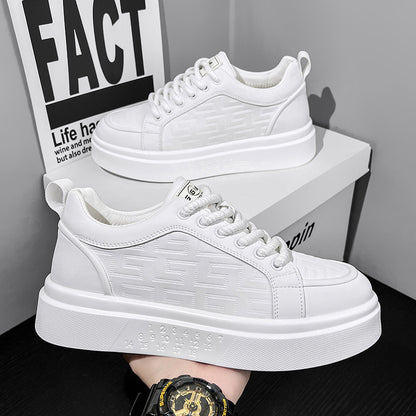 Sapatos masculinos de luxo leves e topo de gama, sapatos brancos de couro prima, sapatos modernos de quadro branco, ténis versáteis versáteis de sola macia e sola grossa que aumentam a altura