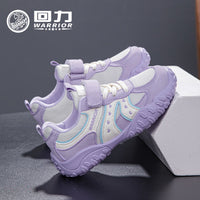 Os novos sapatos infantis versáteis da Warrior com blocos de cor, sapatos casuais coreanos estilosos e fofos, sapatos académicos de alto valor