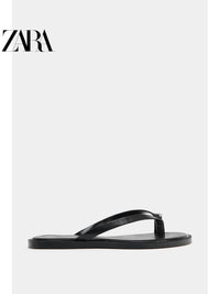 ZARA Coleção Verão 2026: Sandálias femininas com detalhes metálicos, modelo chinelo de dedo com bico redondo, código 3658710 800