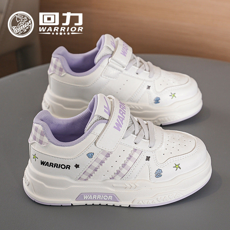 Os novos sapatos infantis enérgicos e fofos da Warrior 2026, versáteis, confortáveis e na moda, sapatos desportivos de exterior de alta estética ao estilo coreano