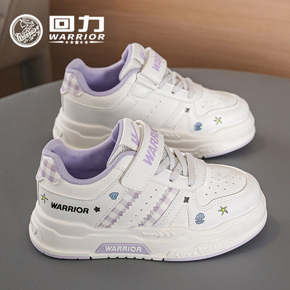 Os novos sapatos infantis enérgicos e fofos da Warrior 2026, versáteis, confortáveis e na moda, sapatos desportivos de exterior de alta estética ao estilo coreano