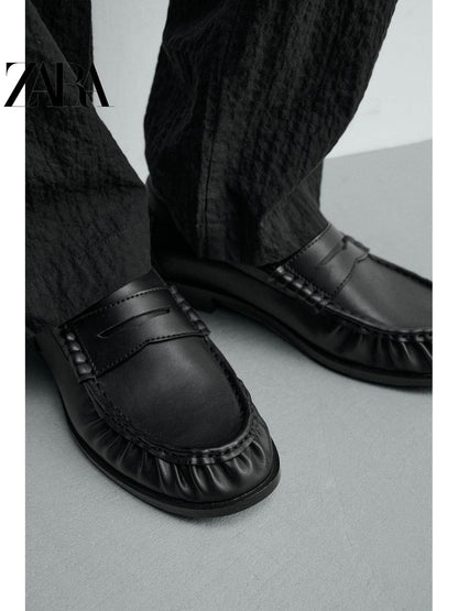 ZARA Coleção Primavera/Verão 2026 Sapatos Masculinos: Mocassins Casuais Simples com Aba e Bolso 2629720 800
