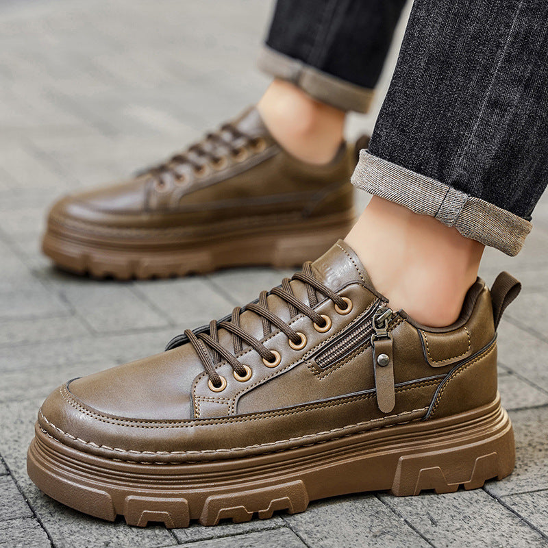 Sapatos de Homem 2025 Novos Outonais Sapatos de Couro Business Casual Britânicos Desportivos Desportivos de Sola Grossa Sapatos Martin Pretos de Cano Baixo