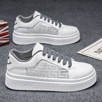 Novos sapatos brancos ocos e respiráveis para o verão masculino, ténis desportivos casuais modernos e versáteis de sola grossa para estudantes