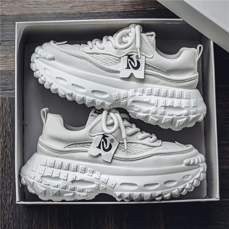 Sapatos masculinos de verão, novos sapatos desportivos de malha respirável, sapatos casuais casuais para homens na moda, versáteis e de sola grossa que aumentam a altura