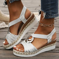 Sandálias femininas plus size europeias e americanas da Amazon WISH, decoração com fivela metálica, salto cunha de corda de cânhamo, sandálias leves com sola e bico de peixe