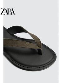 ZARA Coleção Primavera/Verão 2026 - Novos Sapatos Masculinos: Chinelos Rasteiros de Couro com Tiras e Blocos de Cores 2753720 500