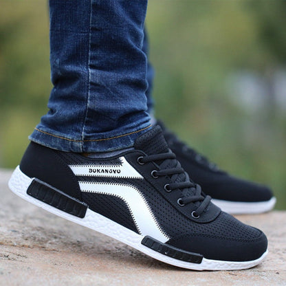 Sapatos de primavera e modernos para homem, sapatos de rede respiráveis, sapatos desportivos casuais ao estilo coreano resistentes a odores, sapatos versáteis de malha oca para homens