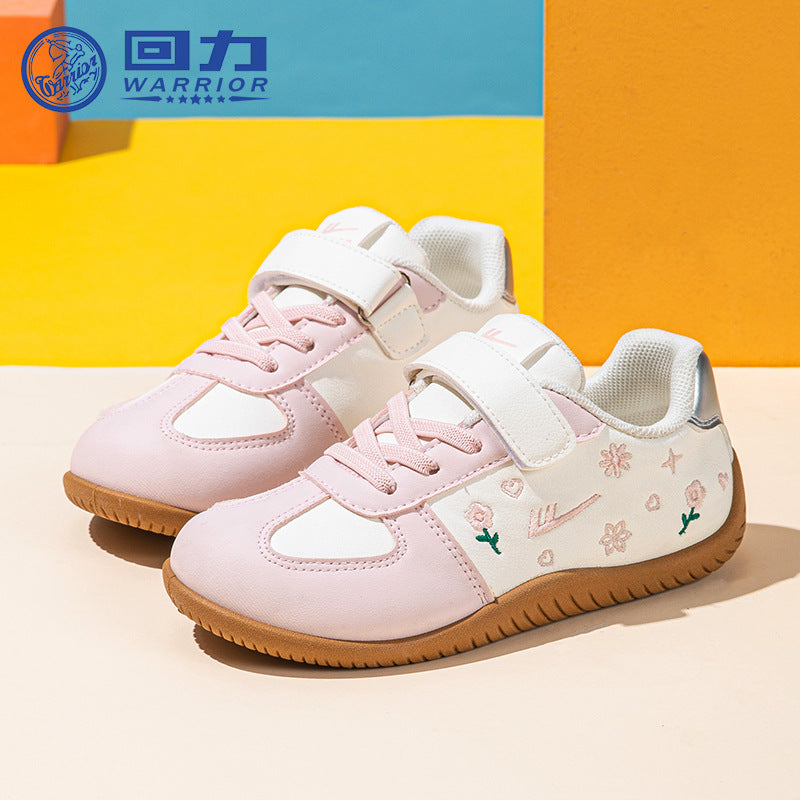 Os novos sapatos femininos versáteis de cano baixo da Warrior 2026, sapatos casuais modernos e de alto custo-benefício, ténis fofos com blocos de cor