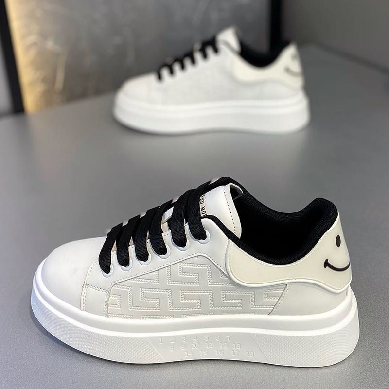 Novos sapatos respiráveis com sola espessa e para aumento de altura, sapatos desportivos casuais e versáteis na moda, sapatos brancos masculinos