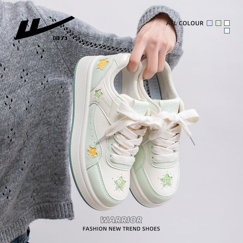 Os novos ténis de skate baixos, confortáveis e frescos e versáteis da Warrior, singles femininos de alta qualidade e estilo, sapatos casuais com blocos de cor e design estiloso