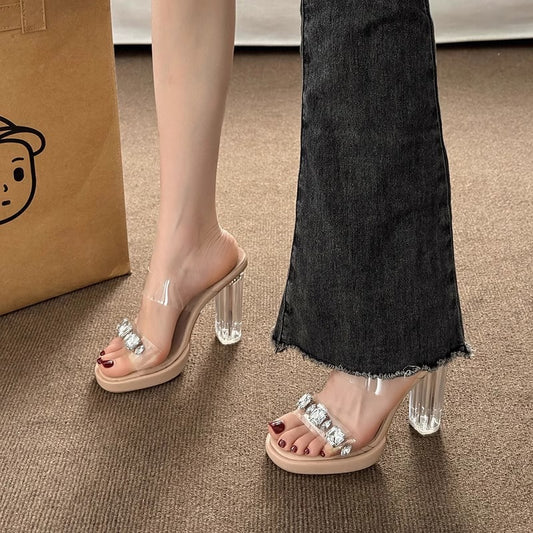 Saltos altos para mulheres, roupa exterior de verão 2025, novos saltos franceses robustos, sandálias de cristal transparentes com strass, chinelos de mulher, sapatos femininos
