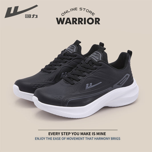 Os novos ténis de primavera da Warrior, sapatos pretos de sola grossa que aumentam a altura, sapatos femininos de viagem de exterior simples e versáteis de cor sólida