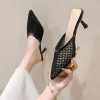Verão 2025 Roupa Exterior Feminina de Bico Fechado e Meio Slip: Sandálias de Salto Alto Retro Stiletto, Sapatos de Bico Pontiagudo Estilo Fada