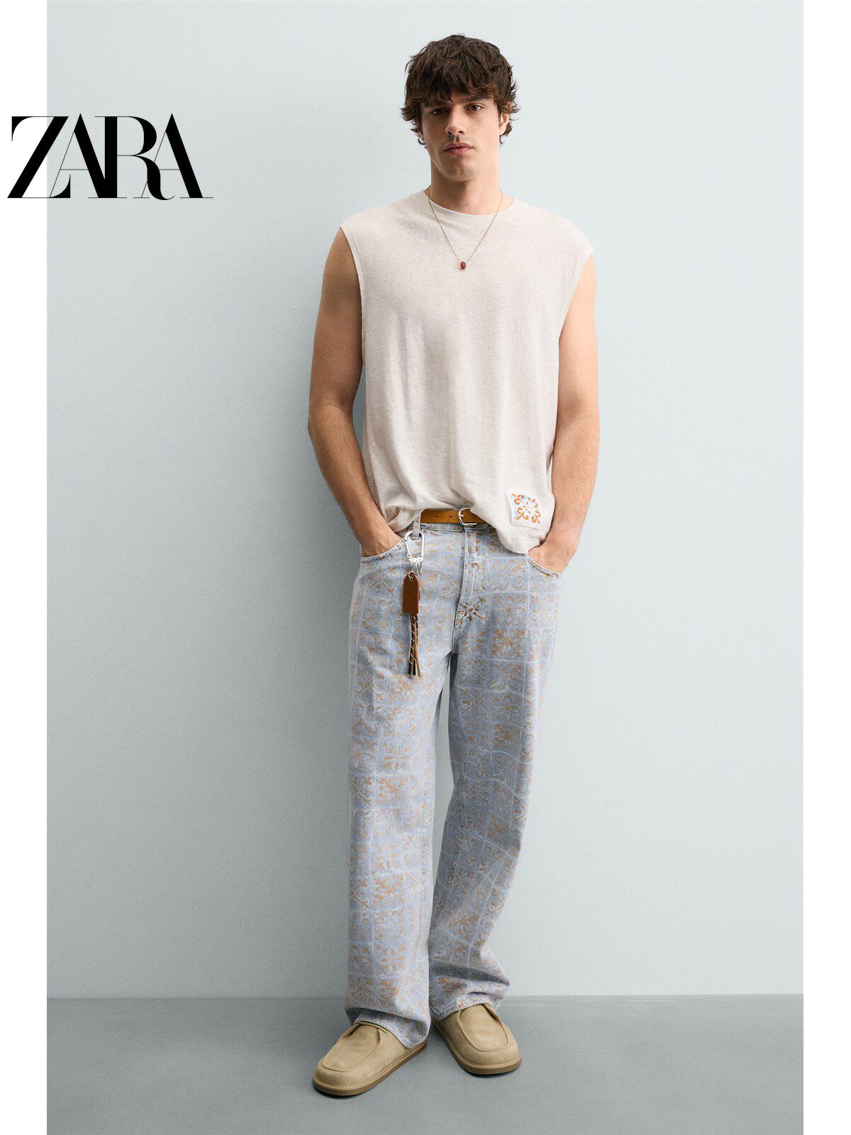 Sapatos masculinos ZARA, lançamento da coleção verão 2026, com detalhes em camurça, bico redondo e plataforma, código 2759620 102.