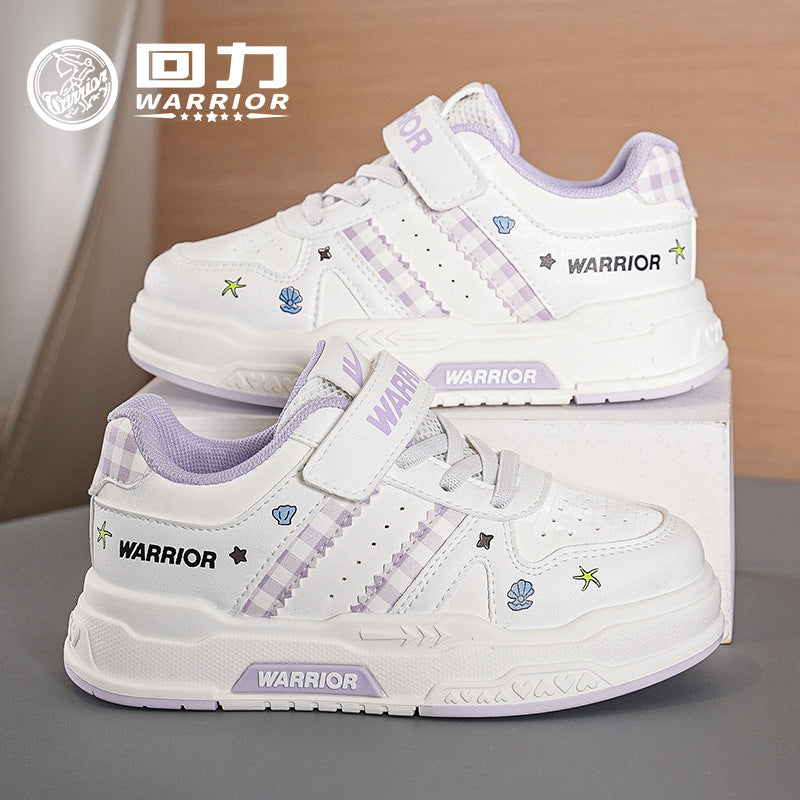 Os novos sapatos infantis enérgicos e fofos da Warrior 2026, versáteis, confortáveis e na moda, sapatos desportivos de exterior de alta estética ao estilo coreano