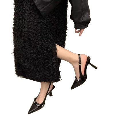 Chanel estilo Chanel em pele envernizada preta com bico pontiagudo e salto irregular saltos altos 2024 primavera nova sandália de moda estilo supermodelo
