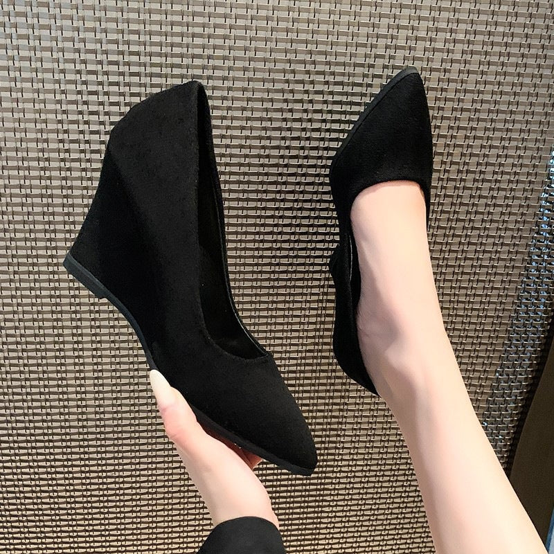 Comércio Estrangeiro Singles de Tamanho Grande com Bico Pontiagudo para Mulheres, Primavera/Outono 2025 Novos Sapatos de Trabalho Profissionais Simples e Elegantes de Estilo Coreano