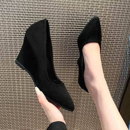 Comércio Estrangeiro Singles de Tamanho Grande com Bico Pontiagudo para Mulheres, Primavera/Outono 2025 Novos Sapatos de Trabalho Profissionais Simples e Elegantes de Estilo Coreano