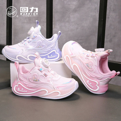Sapatos casuais para raparigas respiráveis em forma de coração e versáteis, sapatos novos de botões, sapatos infantis Warrior Zhongda para estudantes, sapatos desportivos giros