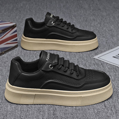 Sapatos masculinos de primavera, novos sapatos brancos de couro respiráveis, ténis de sola grossa e versáteis da moda, ténis casuais, sapatos modernos
