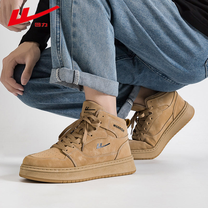 Os novos sapatos altos de sola grossa da Warrior, sapatos de casal flexíveis e flexíveis e flexíveis de primavera, sapatos de exterior de topo de gama em cor cáqui
