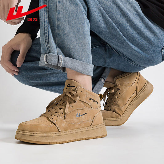 Os novos sapatos altos de sola grossa da Warrior, sapatos de casal flexíveis e flexíveis e flexíveis de primavera, sapatos de exterior de topo de gama em cor cáqui