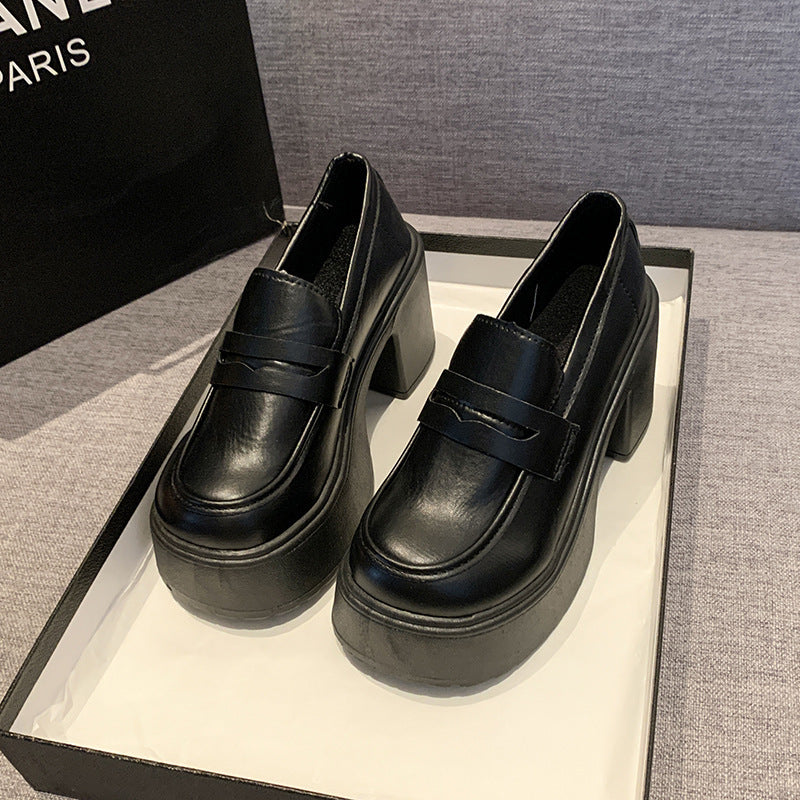 Sapatos franceses pequenos de couro para mulheres, saltos extra altos, novas sapatilhas vintage JK primavera/outono 2025, mocassins plataforma com plataforma, estilo moderno