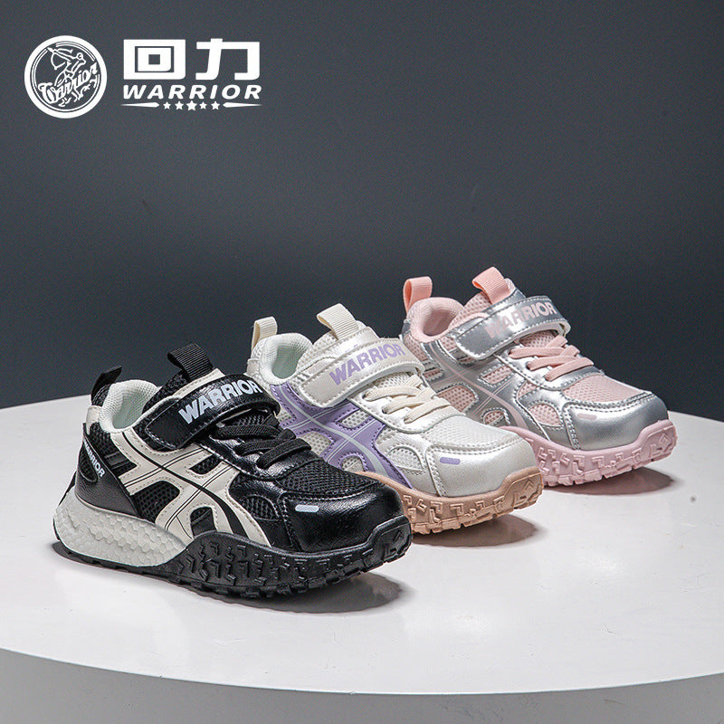 Os novos sapatos baixos versáteis e na moda da Warrior, para rapazes e raparigas, desenharam sapatos desportivos confortáveis e sapatos casuais de estilo coreano de alto valor estético