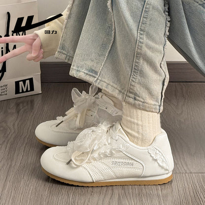 Os novos sapatos de treino morais de moda versáteis com sensação de design da Warrior, sapatos coreanos de primavera de alto valor, sapatos simples de mulher simples com blocos de cor