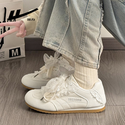 Os novos sapatos de treino morais de moda versáteis com sensação de design da Warrior, sapatos coreanos de primavera de alto valor, sapatos simples de mulher simples com blocos de cor